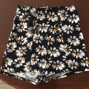 High Waisted Daisy Shorts